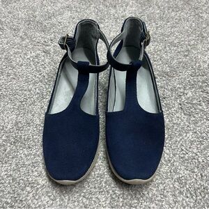 Sundance sandals Mamzelle Womens 36 5.5 Navy Blue Suede T-Strap Comfort Flat